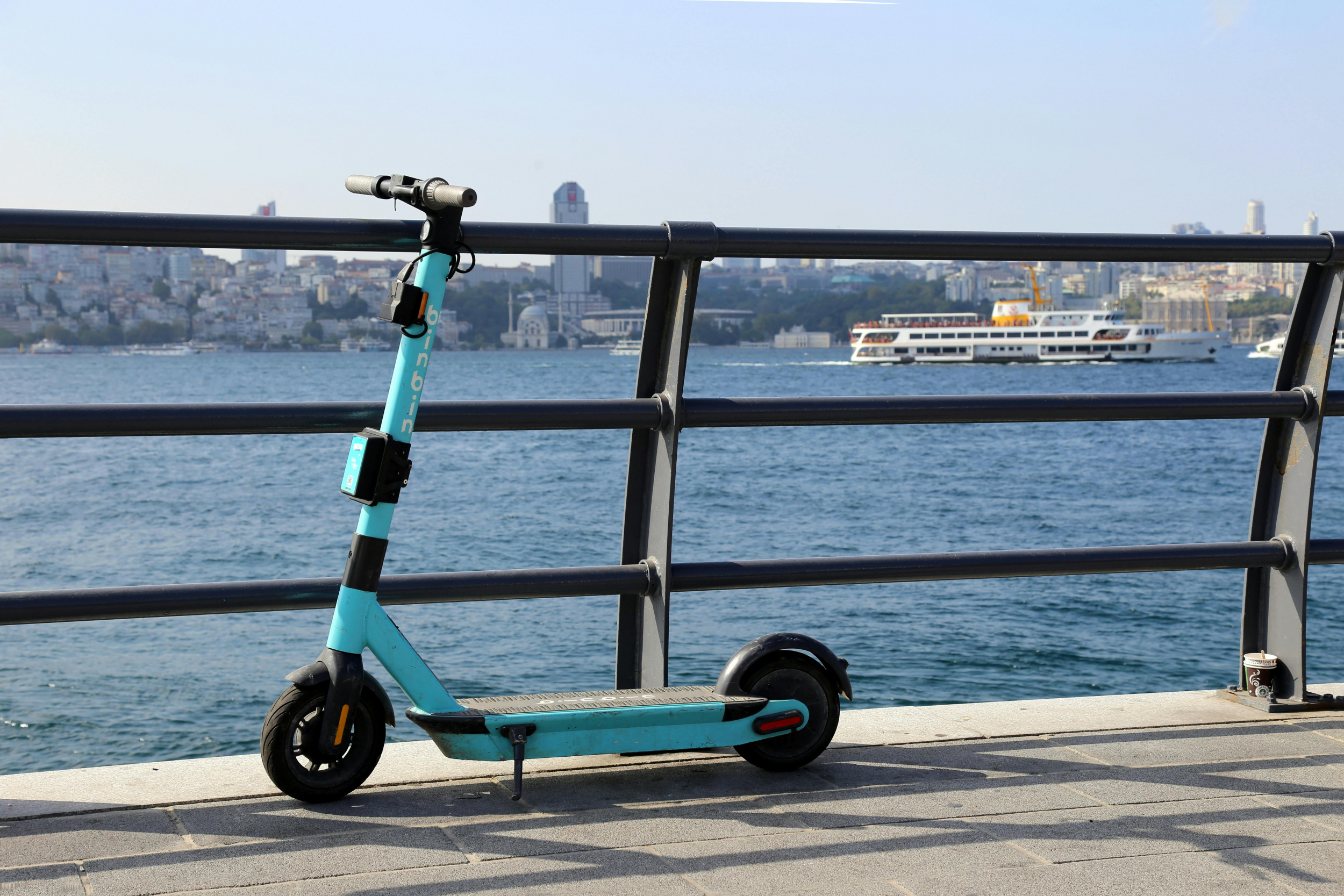 trottinette électrique vue mer