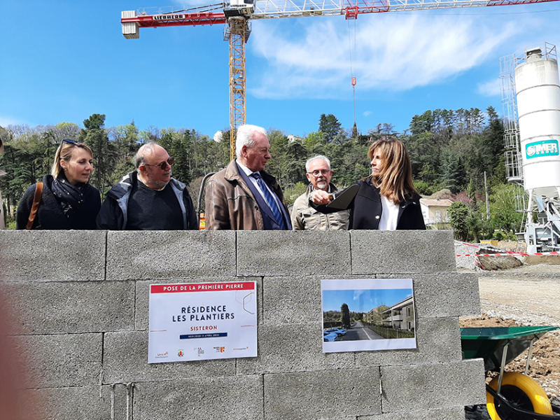 Première pierre Les Plantiers à Sisteron